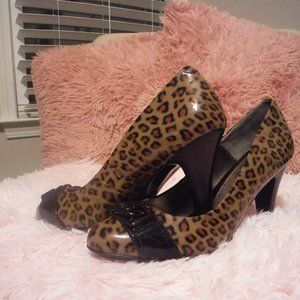Soffit Leopard Paten Heels NWOT